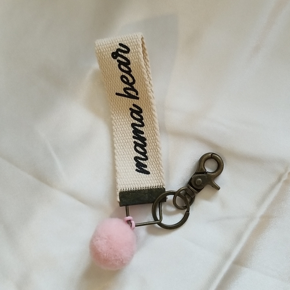 KEYCHAIN WITH " MAMA BEAR " & PINK PUFF, WITH A JEY CLIP